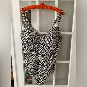 W2XL underwire zebra pattern super slimming bathing suit
